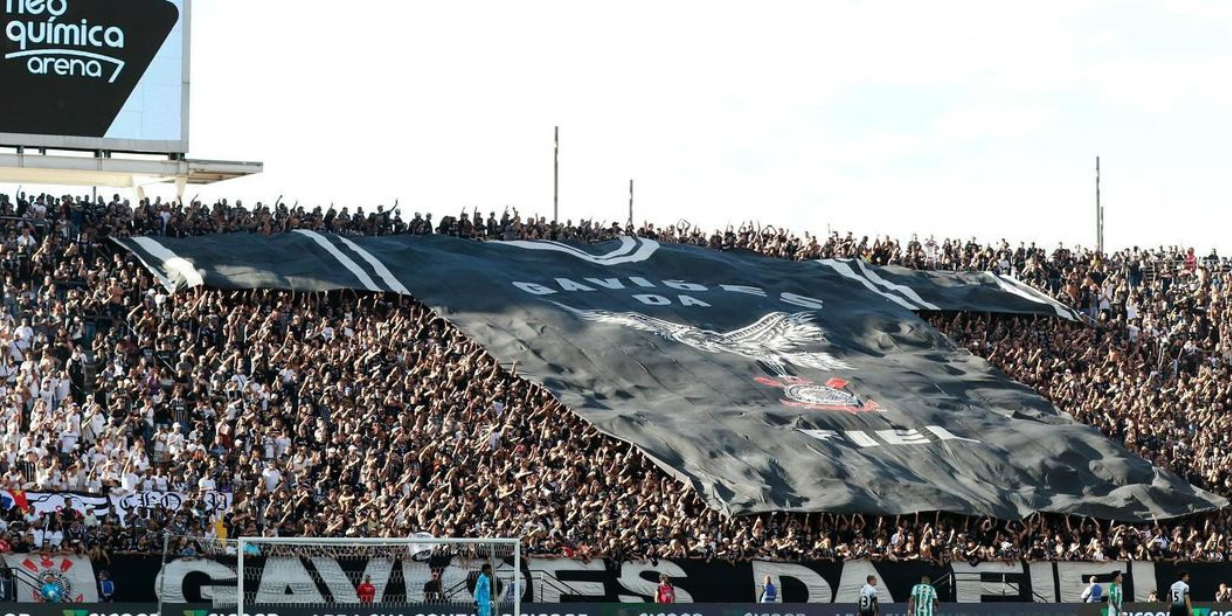 gaviões da fiel não é a única: conheça outras torcidas que pagam estádios para seus times