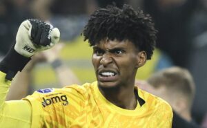 flamengo muda de ideia e venda de hugo souza para o corinthians tem situação exposta