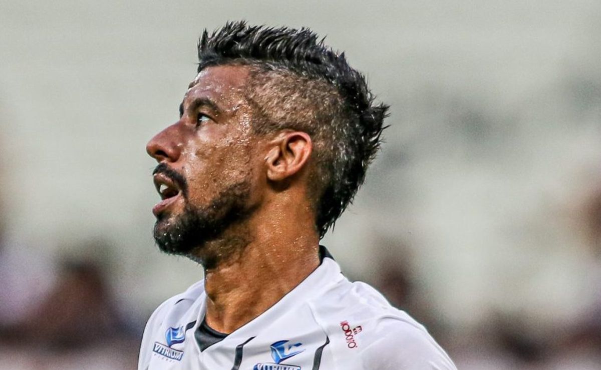 ex flamengo, léo moura terá de sair de sua mansão no rio de janeiro