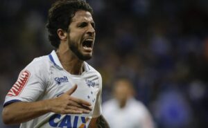 ex jogador do cruzeiro, hudson revela cobrança a presidente no vestiário