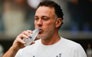 gabriel milito manda recado antes de atlético mg x grêmio: “as copas não me importam”