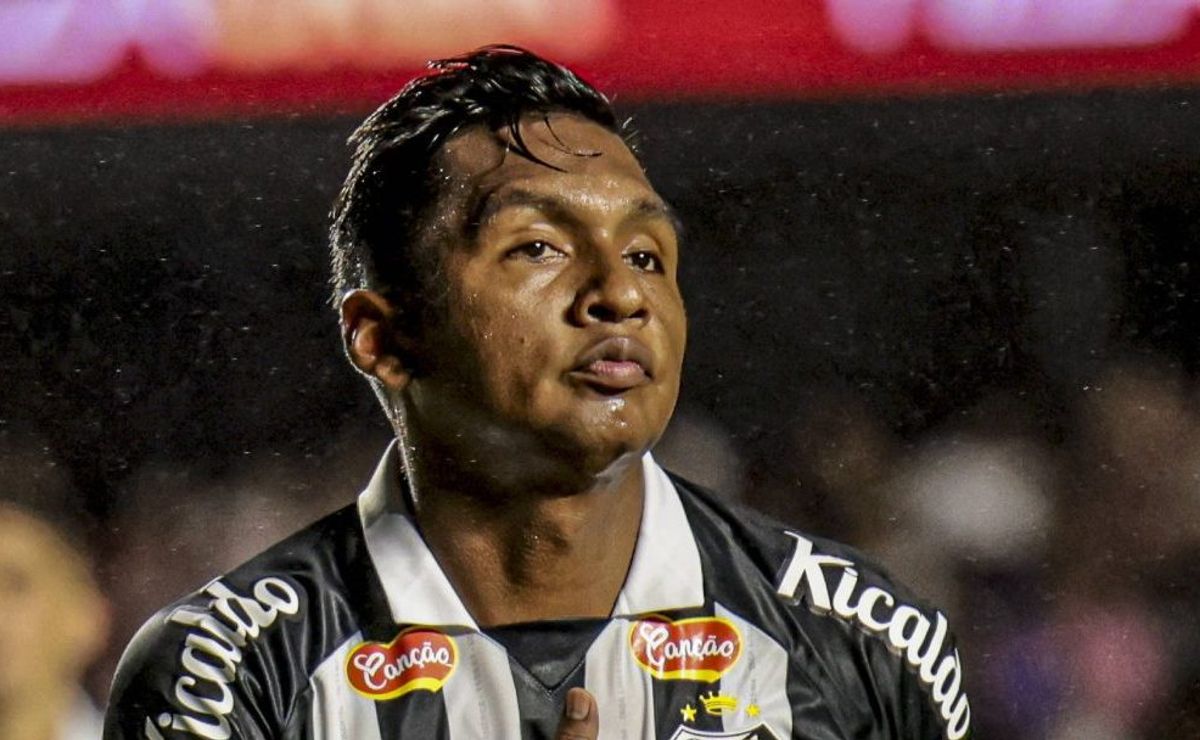 torcida do santos pede retorno de morelos em 2025: "nas mãos de jorge sampaoli..."