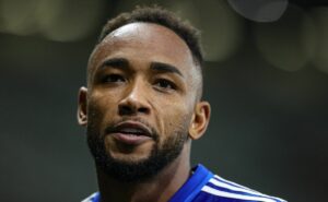 torcida do cruzeiro exige saída de rafa silva após expulsão relâmpago no brasileirão