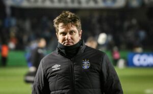 brum revela problemas do grêmio e cita pedido dos jogadores: "portões fechados"