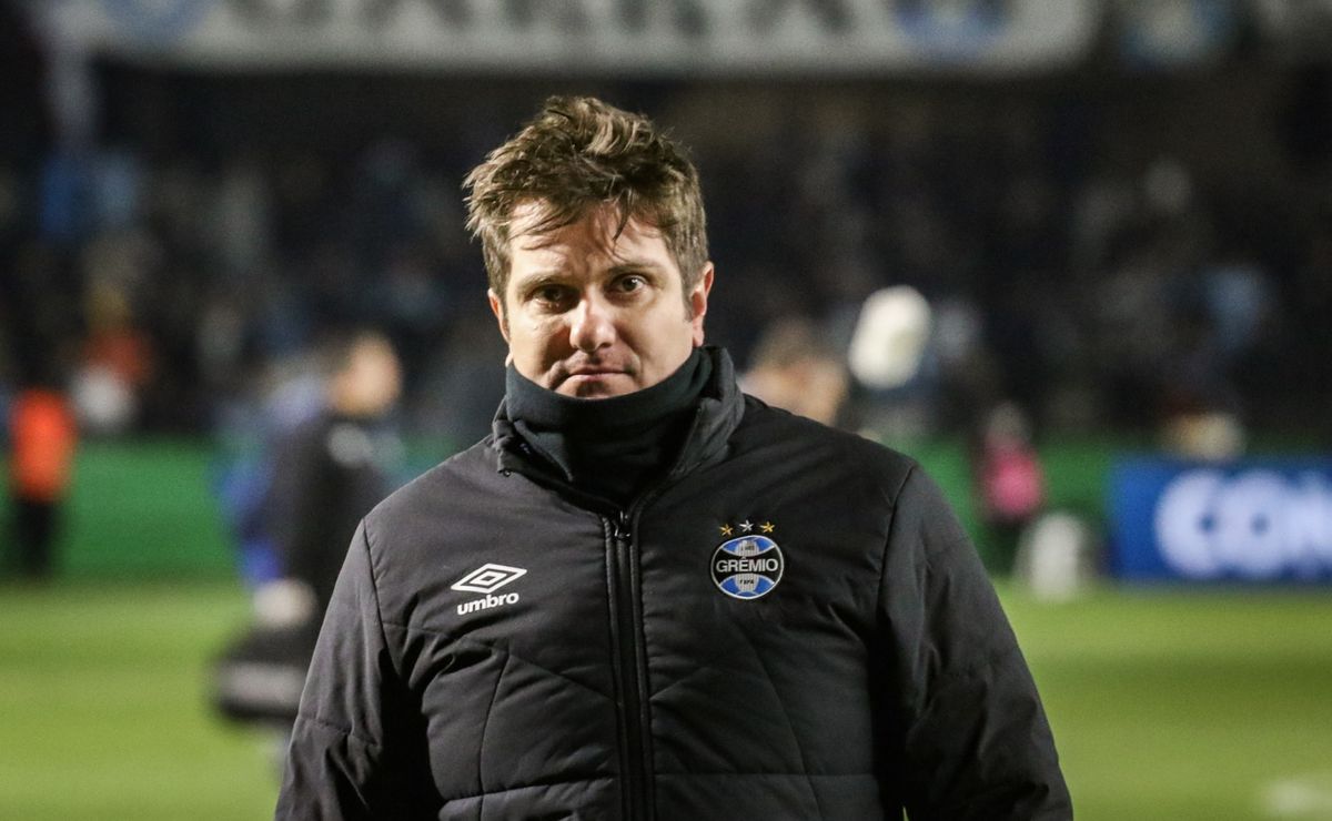 brum revela problemas do grêmio e cita pedido dos jogadores: "portões fechados"
