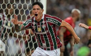 cano volta a marcar e fluminense vence athletico pr em jogo atrasado do brasileirão