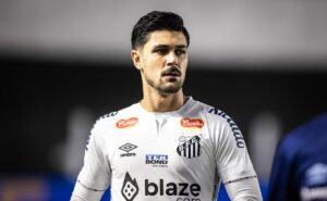 santos promoverá grandes decisões sobre elenco para 2025, caso vá a série a