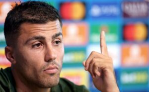 rodri elogia vinícius júnior após vencer bola de ouro 2024: "tem todo o futuro"