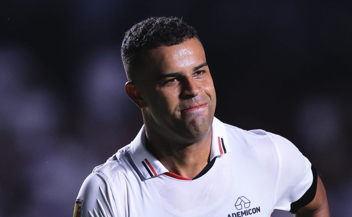 após alisson, são paulo encaminha novo contrato até 2027 para rafael  