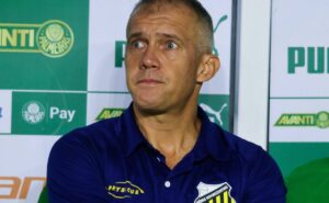 santos contata eduardo baptista, que acena topar substituir fábio carille em 2025