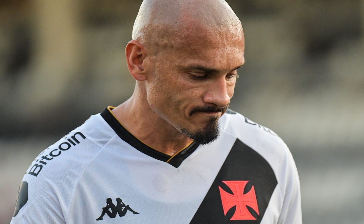 maicon tem futuro incerto no vasco e pode deixar o clube em 2025