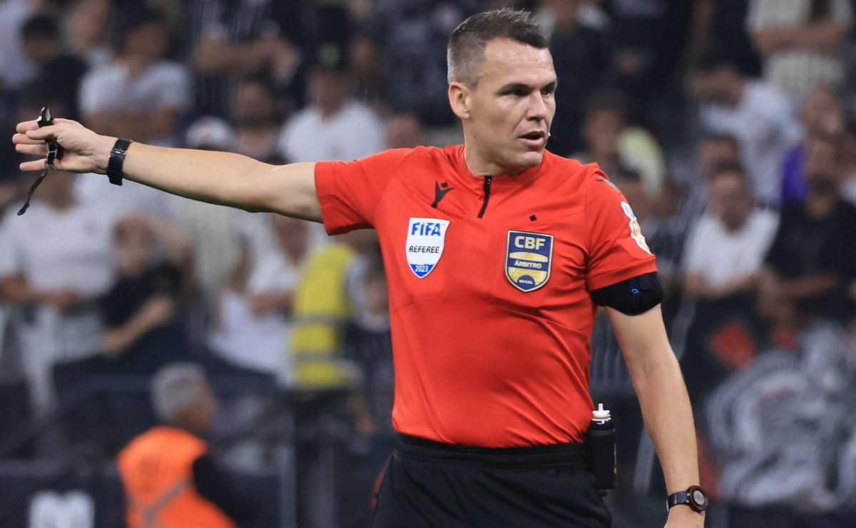 após polêmica de fluminense x são paulo, paulo cesar zanovelli volta a apitar