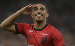 christian, do athletico pr, deve assinar contrato com campeão da libertadores em 2025