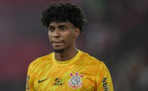 flamengo recusa proposta do corinthians por hugo souza e exige pagamento à vista