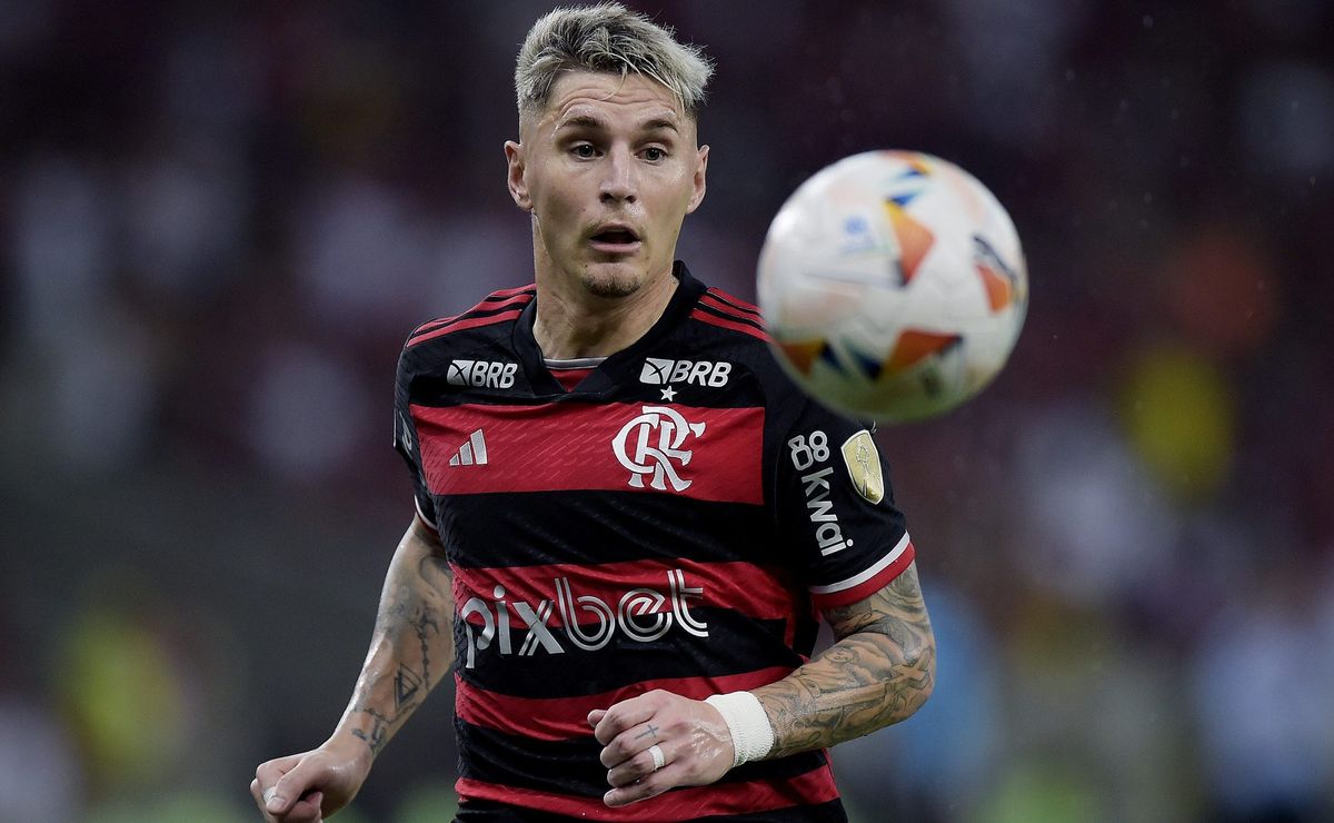 flamengo: varela agrada como zagueiro no uruguai e pode fazer função com filipe luís