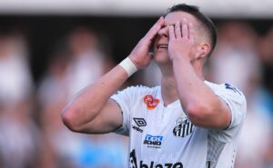 julio furch entra na barca de saídas do santos após viver jejum de gols 