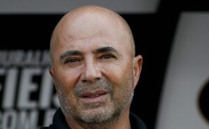jorge sampaoli trabalha nos bastidores com o santos e deve assinar contrato até 2026
