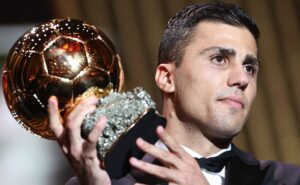 rodri é flagrado provocando vinícius júnior após vencer bola de ouro: "tchau, tchau, tchau!"