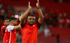 roger machado ignora rivais e sonha com título do brasileirão: "ainda é possível"