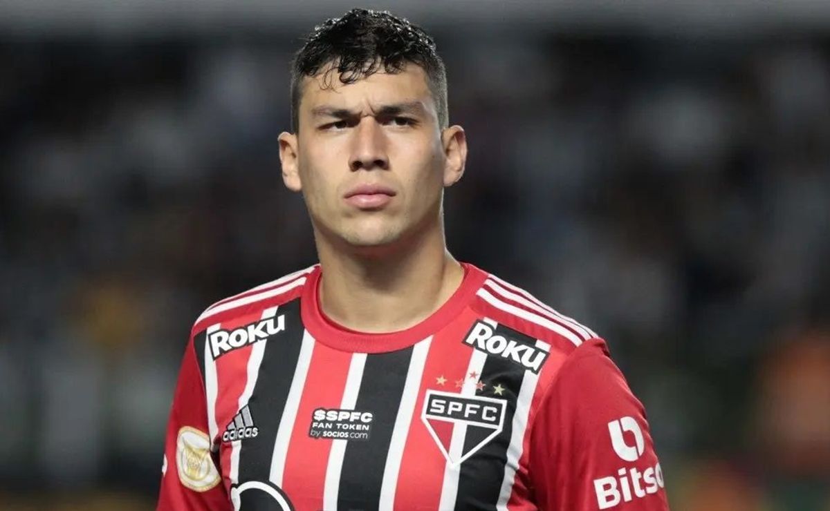ferraresi do são paulo não teve uma boa atuação contra o paraguai, mas torcida defende ídolo