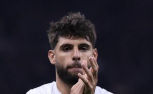 corinthians consegue efeito suspensivo para yuri alberto e cacá; dupla pode atuar no brasileirão