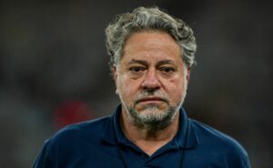 casares busca rescisão contratual com orejuela e lateral faz pedido para acertar saída