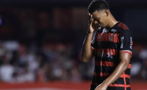carlinhos quer reviravolta em saída do flamengo e busca mais minutos 