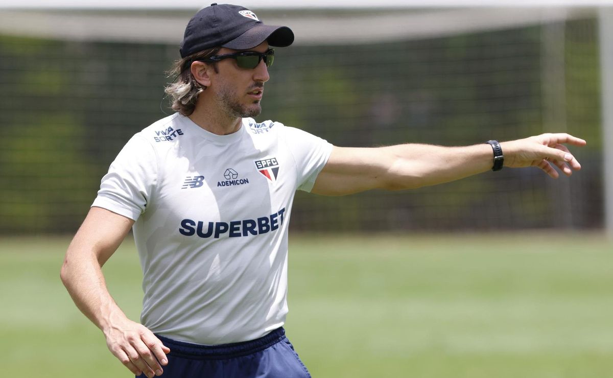 zubeldía testa william gomes de 9, faz vários testes e são paulo vence jogo treino