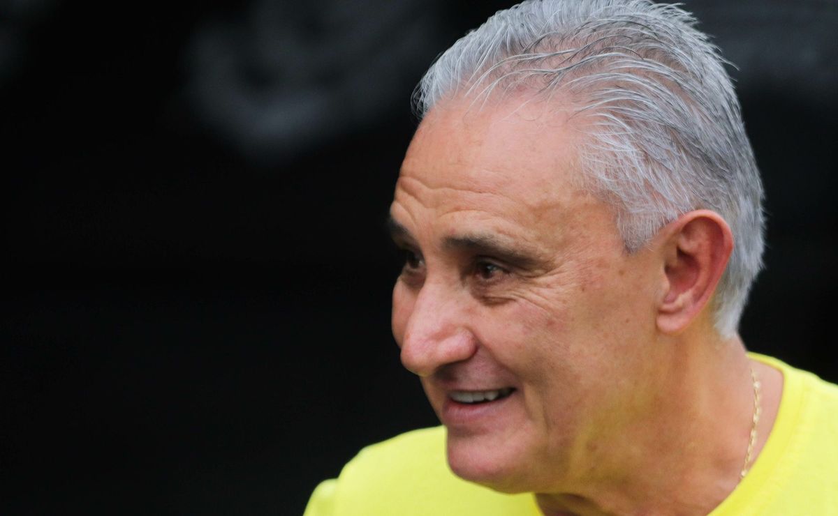 tite, ex técnico do flamengo, é goleado pelo time de zico em jogo festivo