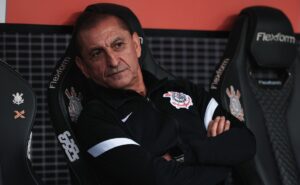 ramón díaz tem situação definida e diretoria do corinthians planeja mudança