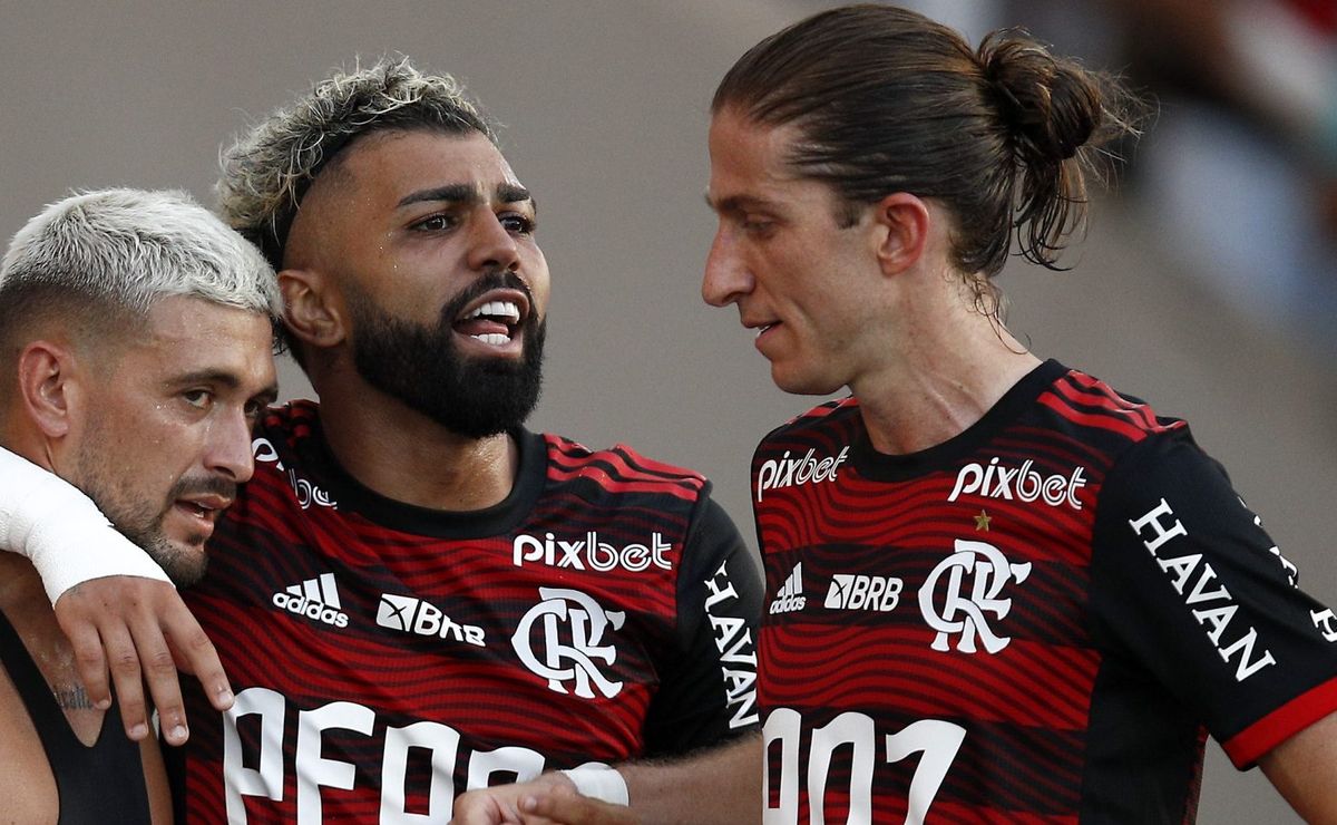 filipe luís conversa com gabigol no flamengo e toma decisão sobre titularidade do atacante