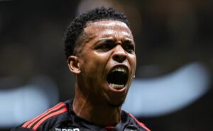 rescisão contratual de carlinhos no flamengo está descartada e empréstimo é a maior possibilidade