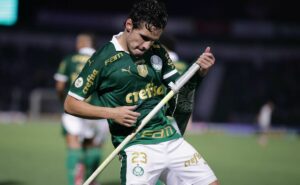 raphael veiga revela segredo para sucesso do palmeiras: "mentalidade forte"