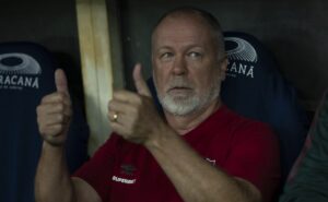 mano menezes destaca postura do fluminense em vitória no clássico contra o flamengo 