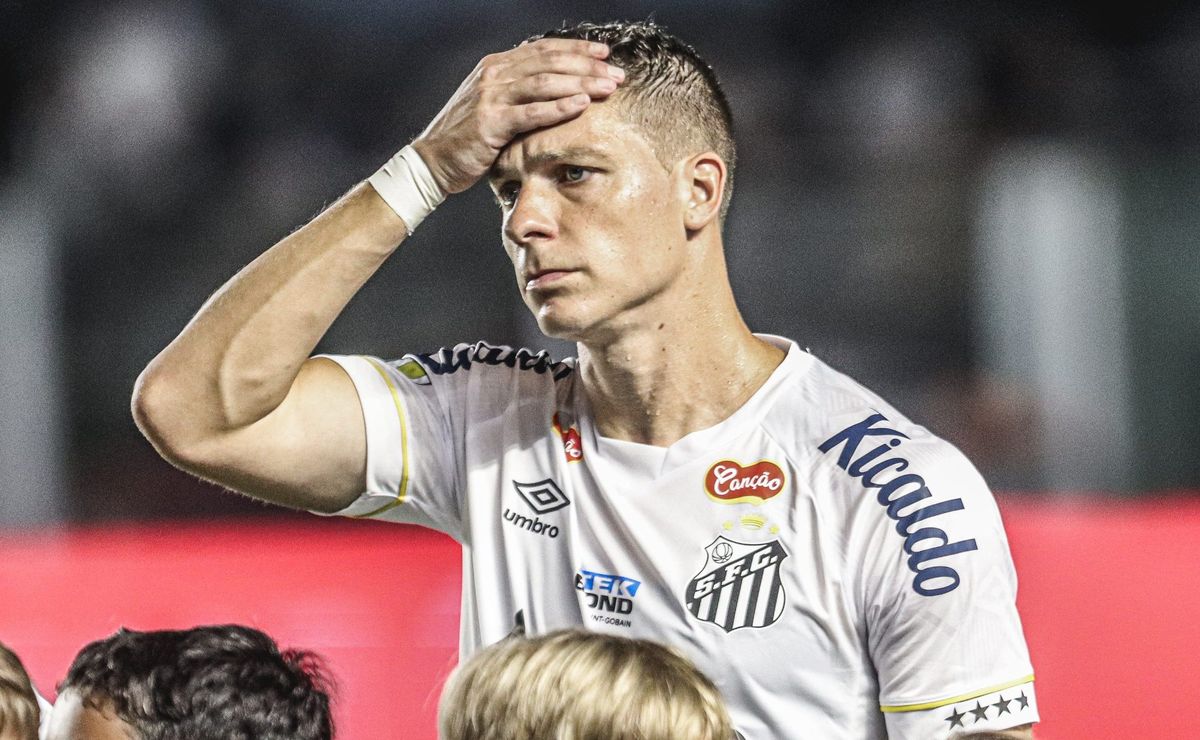 santos tem valores de salários e luvas vazados de julio furch e quantia de r$ 15 milhões assusta 