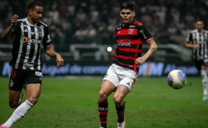 flamengo x atlético mg: árbitro que apitou polêmica histórica é derrotado na justiça