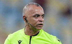 pc oliveira aponta erro de wilton pereira sampaio em flamengo x corinthians: "isto é pênalti"
