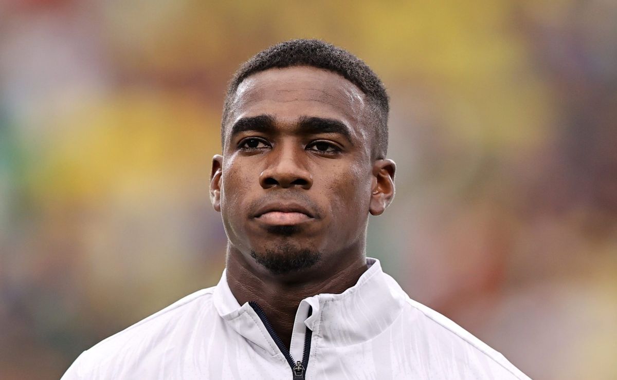 félix torres brilha no equador e causa repercussão na fiel: “vira o van dijk”