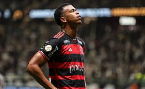 situação de carlinhos vaza nos bastidores do flamengo e data do retorno vem à tona