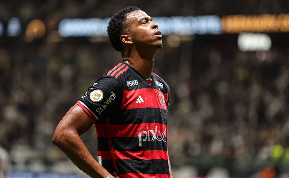 situação de carlinhos vaza nos bastidores do flamengo e data do retorno vem à tona