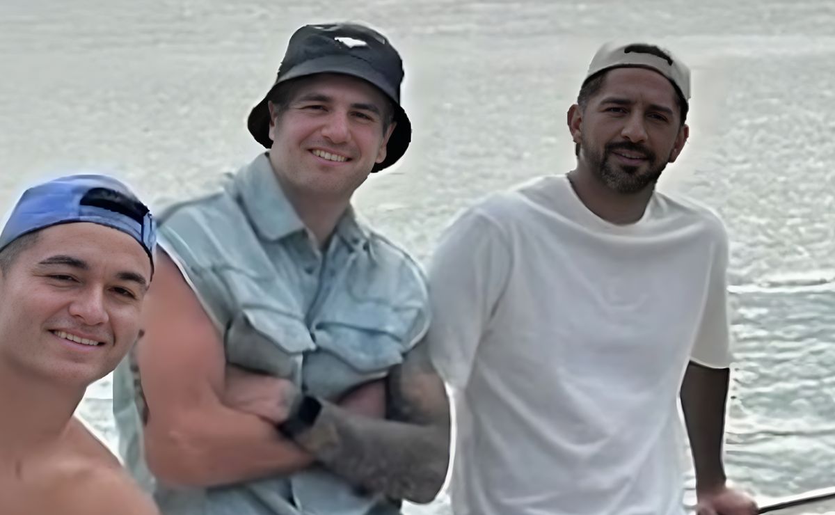 jogadores de flamengo e vasco aproveitam folga juntos com auxiliar do corinthians, emiliano díaz