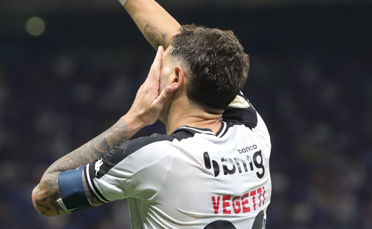 vegetti recebe ‘chuva’ de elogios de alecsandro, ex atacante do vasco: “representando o clube”