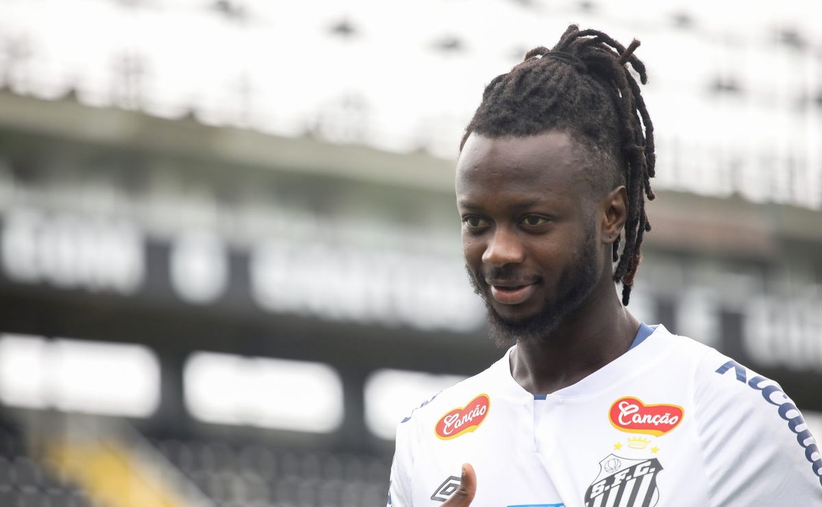 fábio carille relaciona yusupha njie, e atacante pode estrear com a camisa do santos