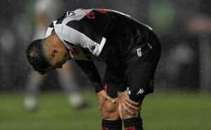 vasco é eliminado pelo atlético mg em noite com protagonismo do var em pênalti no primeiro tempo