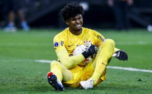 grupo city entra em contato com flamengo para contratar hugo souza do corinthians