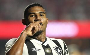escalação do botafogo: cuiabano surge como opção e time titular é definido contra peñarol