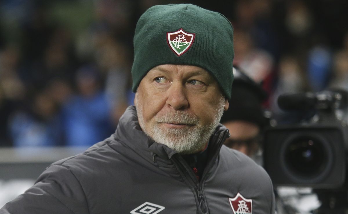 briga entre mano menezes e fábio tem bastidores revelados e técnico deve continuar no fluminense