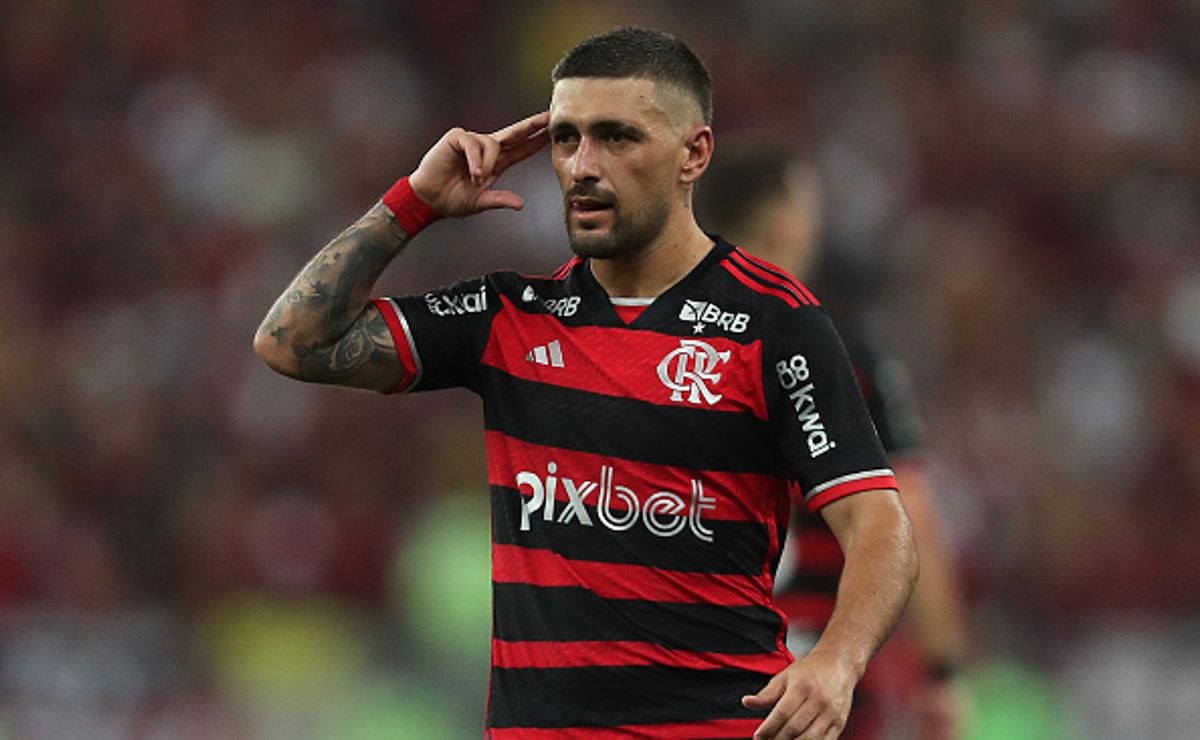 trio do flamengo se une à seleção uruguaia para eliminatórias da copa