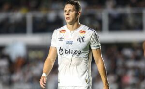 julio furch marca para o santos fora de casa contra a chapecoense? veja odds