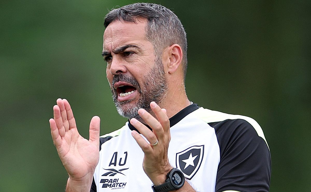 escalação do botafogo: artur jorge age com estratégia e deve promover mudanças para encarar o peñarol